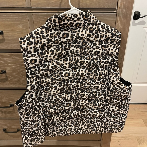LOFT Plus Leopard Puffer Vest - 22 - Picture 3 of 3